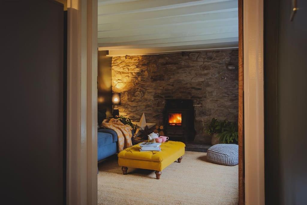 River Cottage, A Luxurious And Cosy Riverside Cottage For Two Welshpool Exterior photo