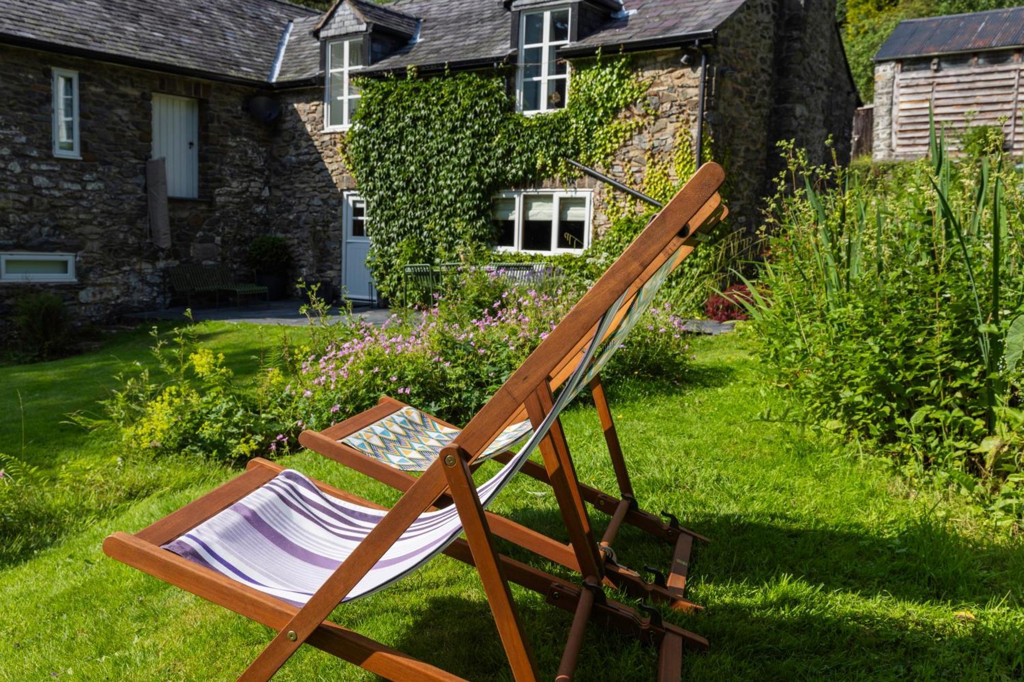River Cottage, A Luxurious And Cosy Riverside Cottage For Two Welshpool Exterior photo