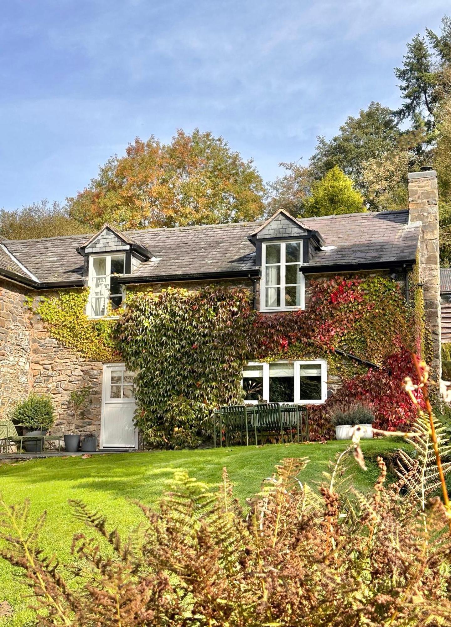River Cottage, A Luxurious And Cosy Riverside Cottage For Two Welshpool Exterior photo