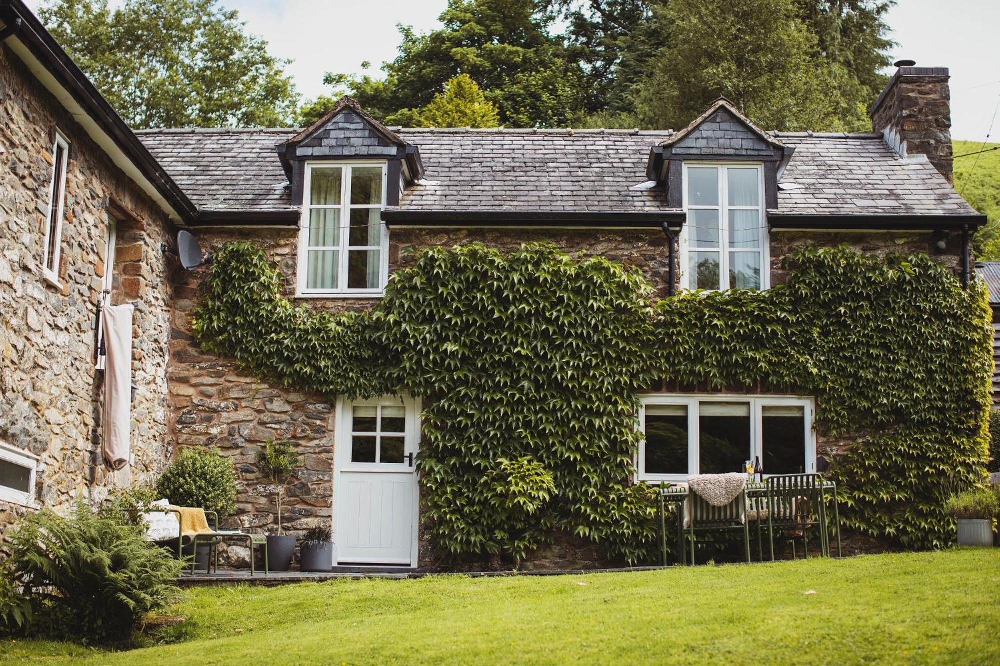 River Cottage, A Luxurious And Cosy Riverside Cottage For Two Welshpool Exterior photo